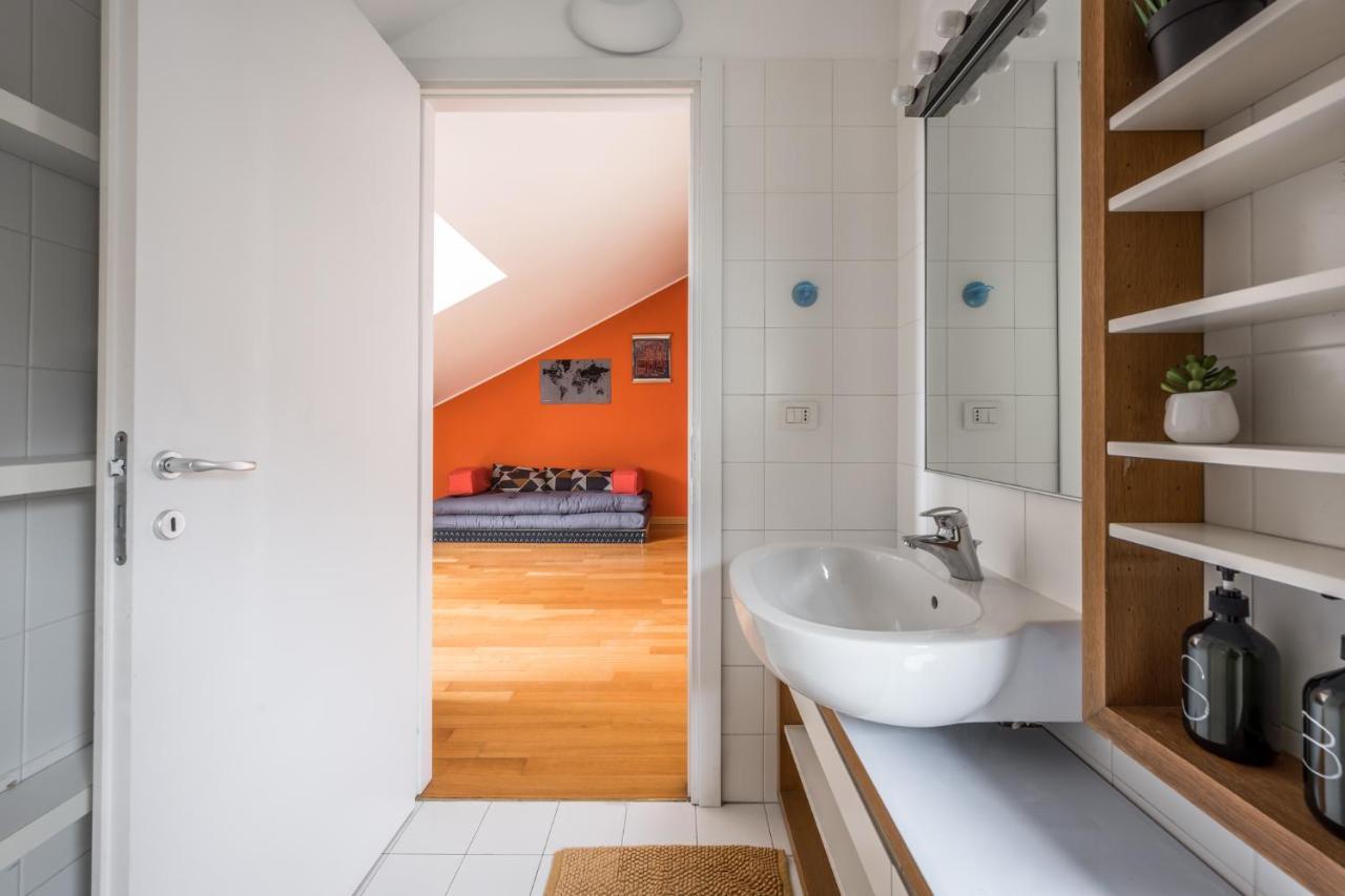 The Orange Attic - Navigli Area Lägenhet Milano Exteriör bild